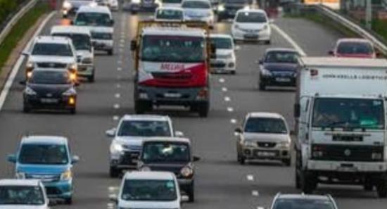 Heavy Traffic Congestion Reported Along Expressway